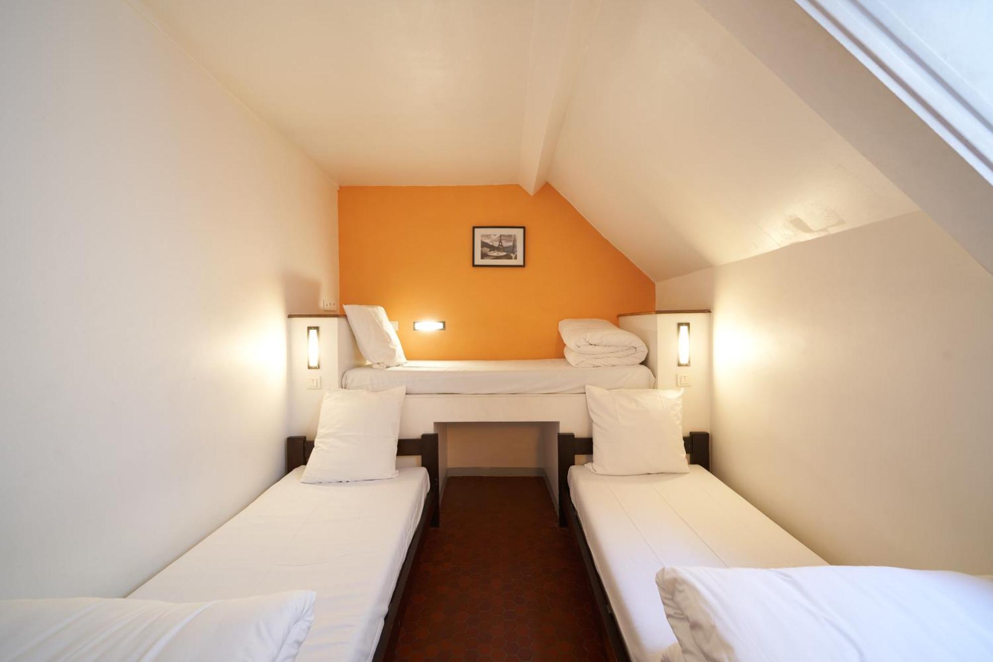 Mije Marais Hostel Párizs Kültér fotó A typical room at the hotel