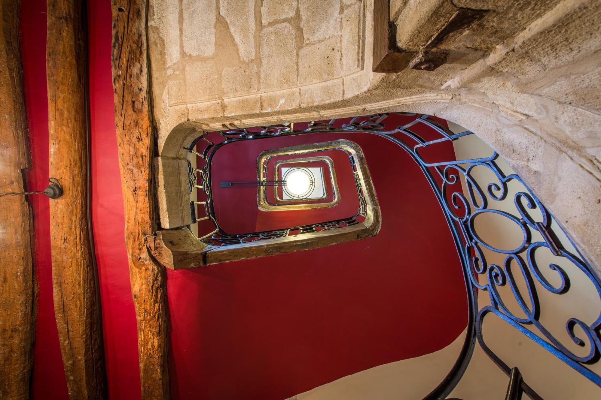 Mije Marais Hostel Párizs Kültér fotó Staircase